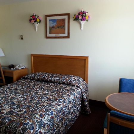 River Mist Inn Sturgeon Falls Buitenkant foto