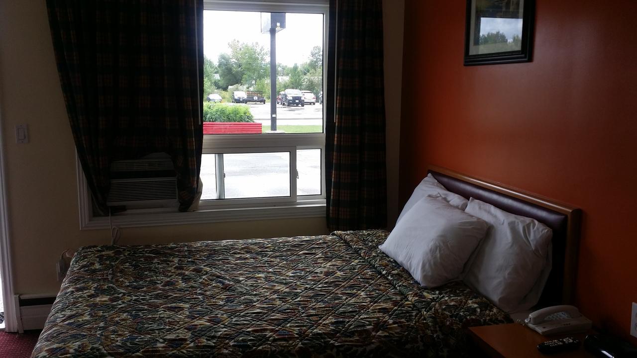 River Mist Inn Sturgeon Falls Buitenkant foto