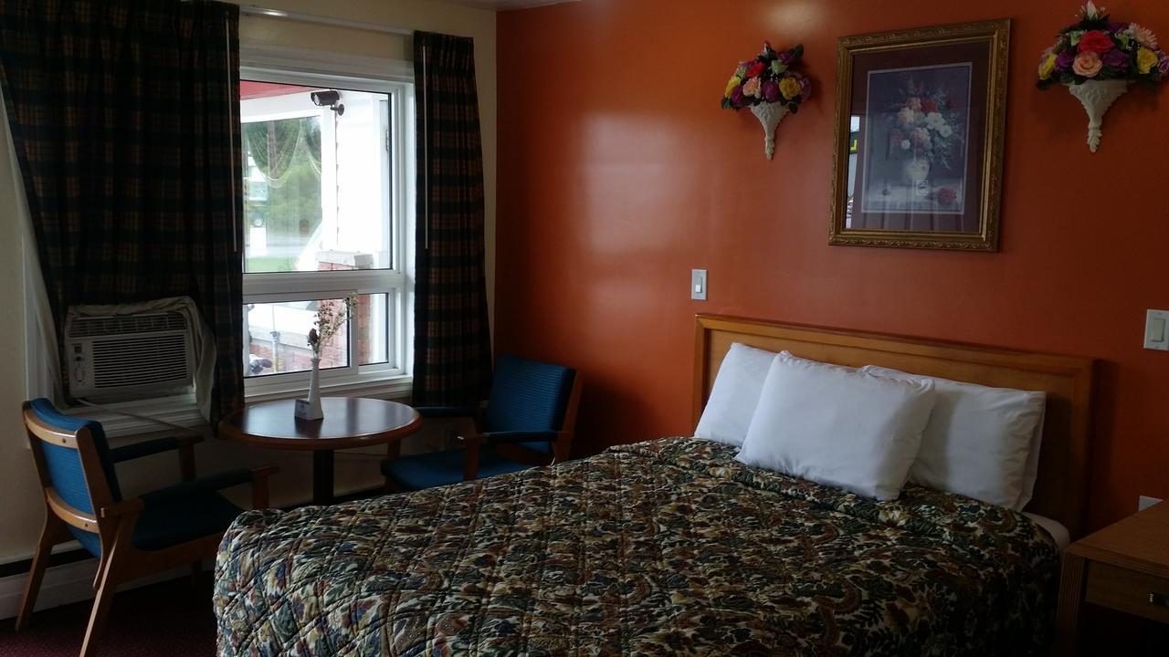 River Mist Inn Sturgeon Falls Buitenkant foto