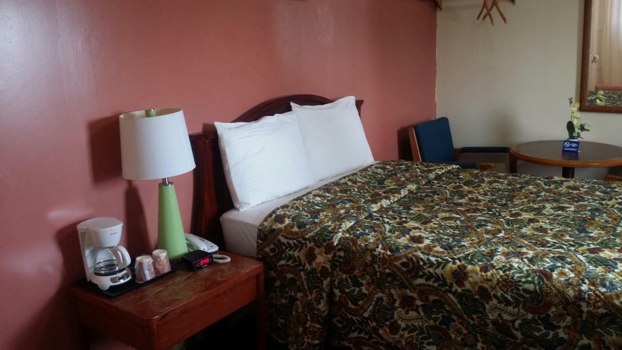 River Mist Inn Sturgeon Falls Buitenkant foto